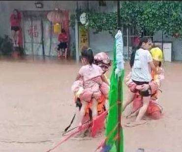 河南暴雨配图3