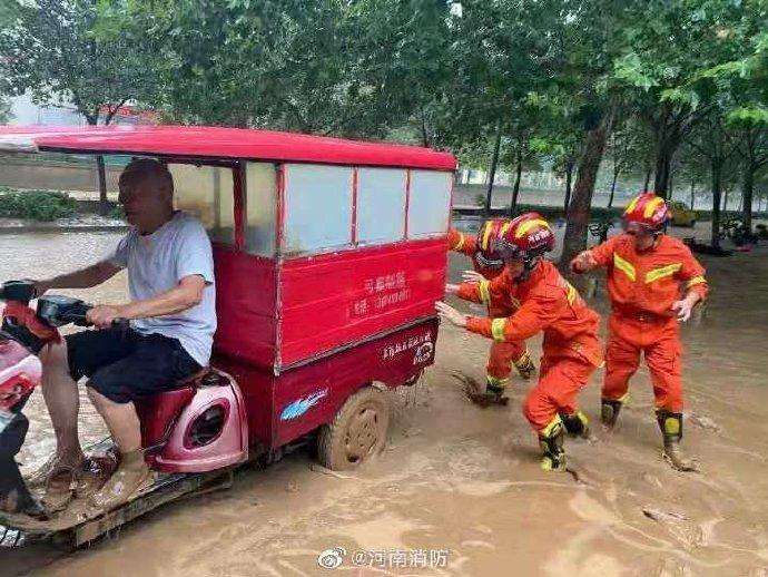 河南暴雨配图2
