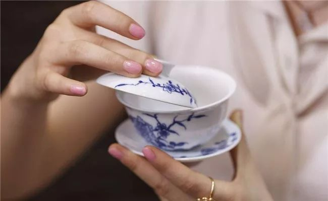 职场喝茶礼仪与禁忌配图1