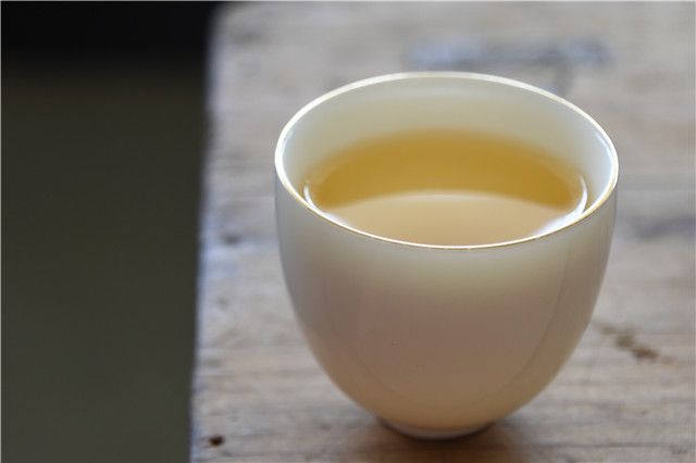 一杯清茶无别事,既等春风亦等你配图2