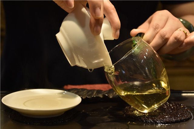 饮茶,风雅之事,贵在纯朴配图2