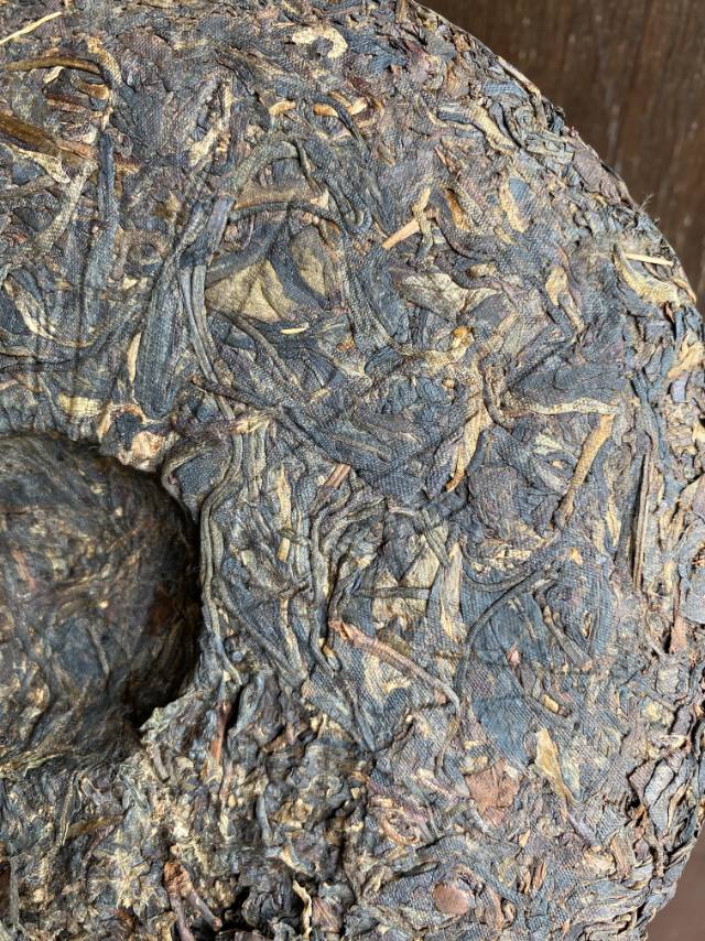 瑞龙号班章茶王青饼配图4