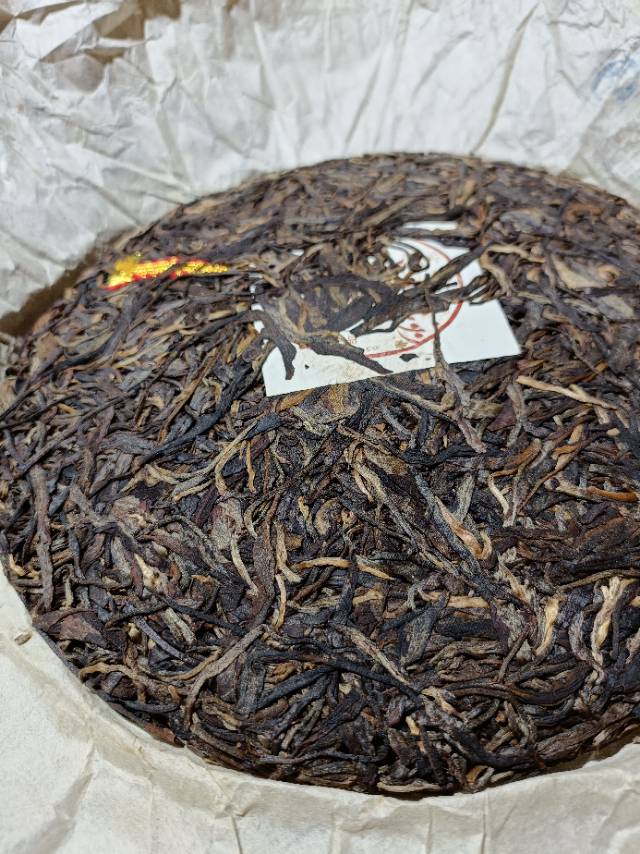 2009年班章乔木孔雀青饼357克,昆明纯干仓,条索紧实,芽头清晰显毫,茶韵醇厚,茶气厚重,口感霸气,回甘清冽,体感丰沛,口腔充斥的蜜香层次感丰富
2009年班章乔木孔雀青饼357克,昆明纯干仓,条索紧实,芽头清晰显毫,茶韵醇厚,茶气厚重,口感霸气,回甘清冽,体感丰沛,口腔充斥配图3