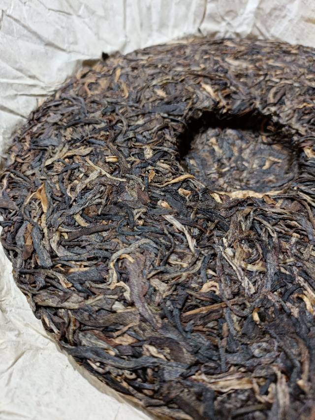 2009年班章乔木孔雀青饼357克,昆明纯干仓,条索紧实,芽头清晰显毫,茶韵醇厚,茶气厚重,口感霸气,回甘清冽,体感丰沛,口腔充斥的蜜香层次感丰富
2009年班章乔木孔雀青饼357克,昆明纯干仓,条索紧实,芽头清晰显毫,茶韵醇厚,茶气厚重,口感霸气,回甘清冽,体感丰沛,口腔充斥配图7