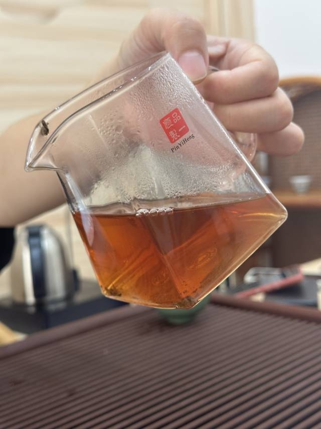 2008年 大益 7542 801批 普洱生茶茶品图