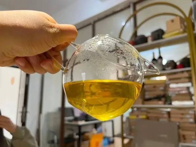 2008年 大益 7542 801批 普洱生茶茶品图