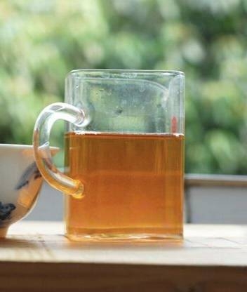 2008年 大益 7542 801批 普洱生茶茶品图