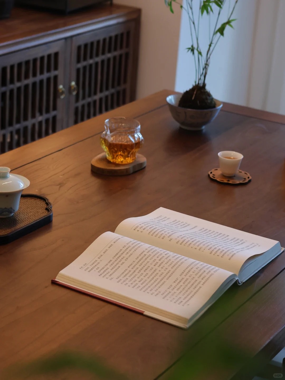 “清煮岁月慢煮茶,闲享人间烟火气”。配图6