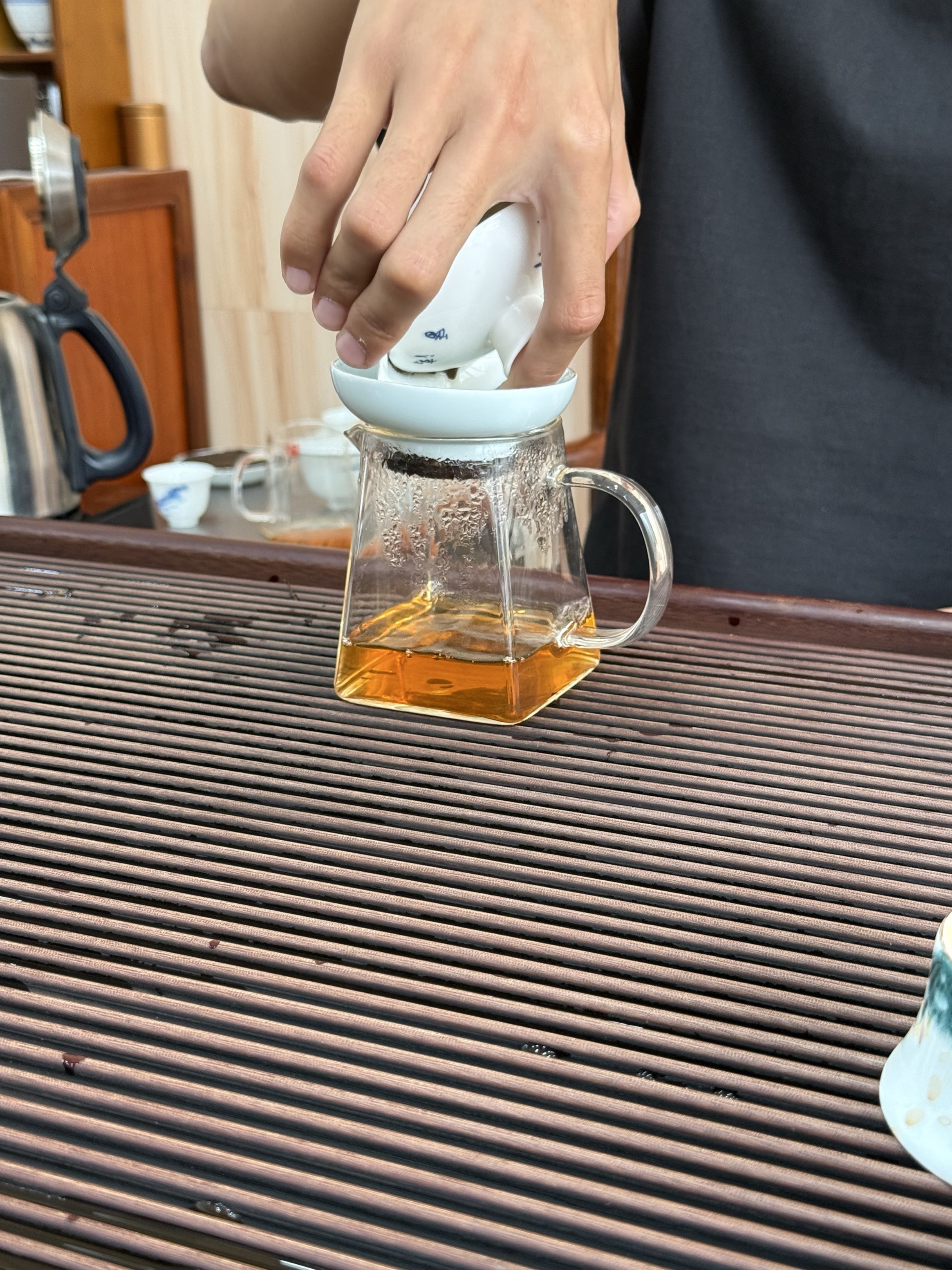 2008年 大益 7542 801批 普洱生茶茶品图