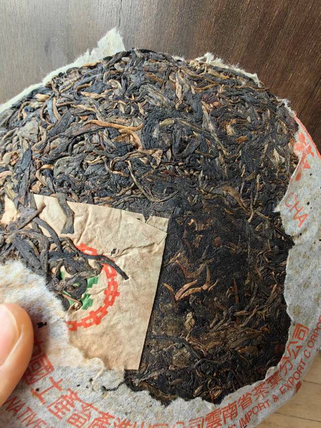 2000年中茶勐库野生青饼
勐库戎氏冰岛母树 薄纸绿印,配图3