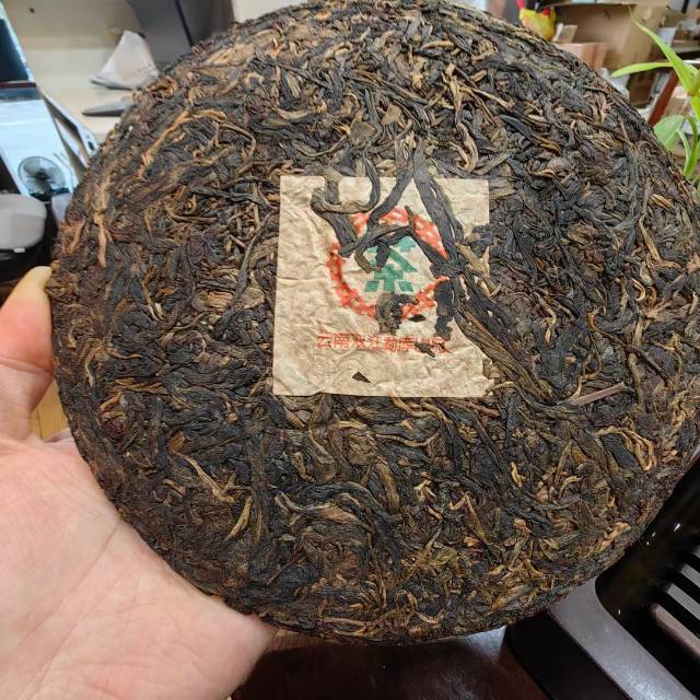 2000年中茶勐库野生青饼
勐库戎氏冰岛母树 薄纸绿印,配图4