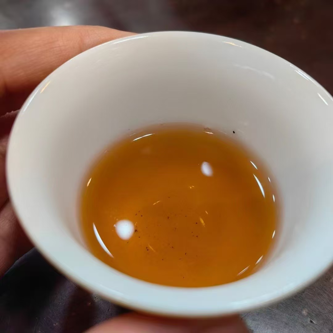 2000年中茶勐库野生青饼配图4