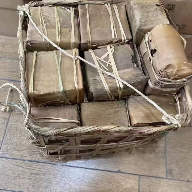 02年烟香布朗红丝带砖 100克/砖配图2