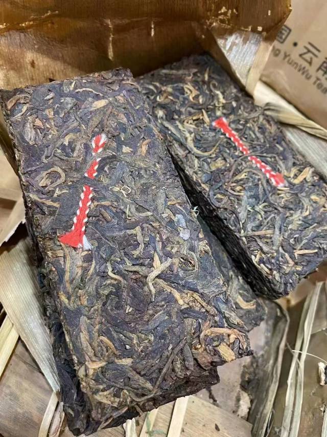 02年烟香布朗红丝带砖 100克/砖配图4