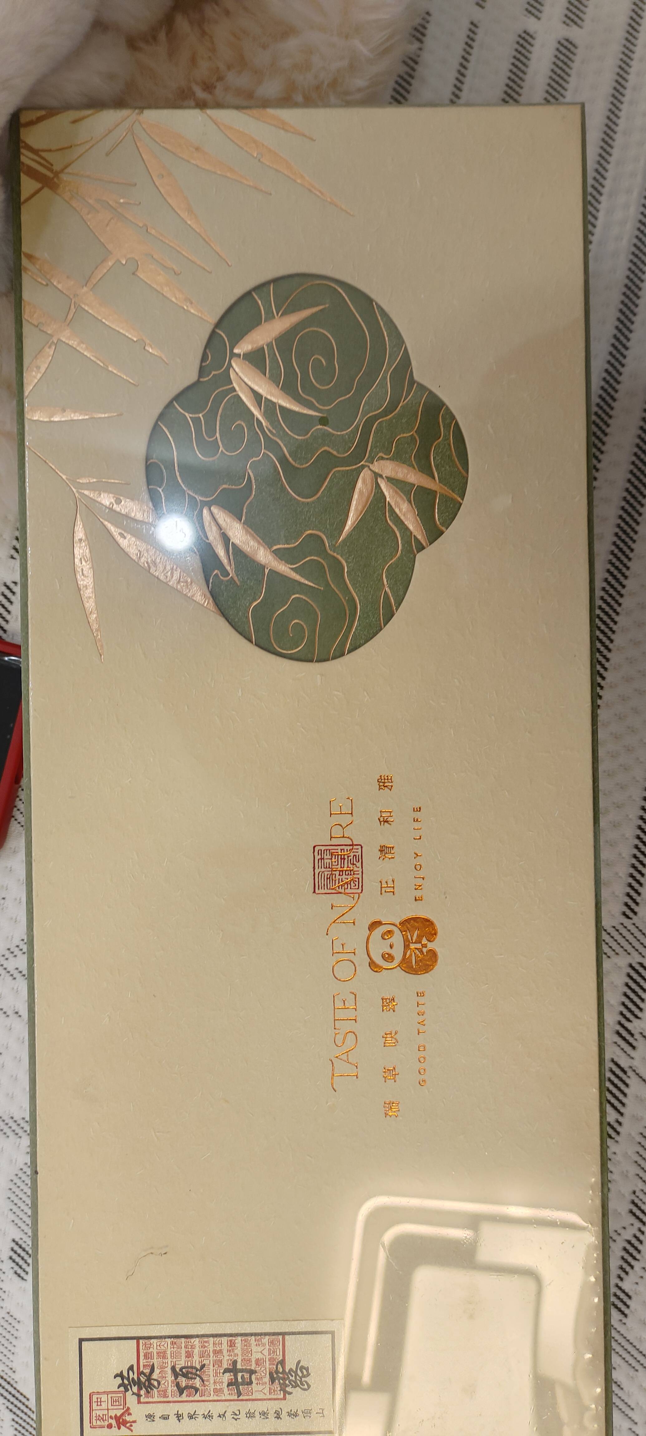1. 蒙顶甘露（瑞草映翠·正清和雅） 
标题：全新未拆封 蒙顶甘露 明前绿茶 礼盒装 200元
全新未拆封，正品蒙顶甘露，四川蒙顶山原产绿茶，明前采摘，三炒三揉工艺，口感鲜爽回甘。
包装完好，密封保存，无受潮无异味，自饮送礼都合适。
闲置转让，价格实惠，诚心要可小刀，包邮。 
1茶品图