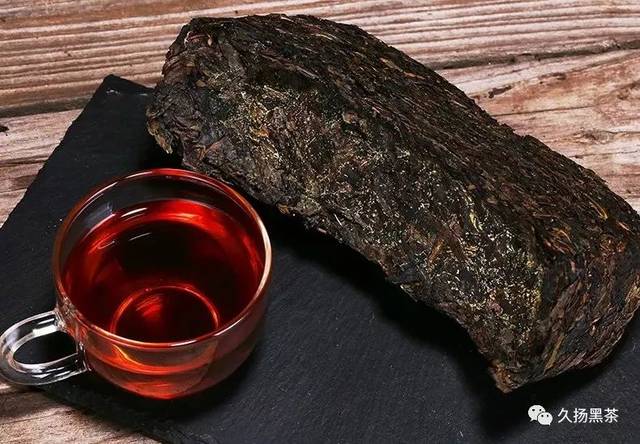 黑茶茶砖与茶汤