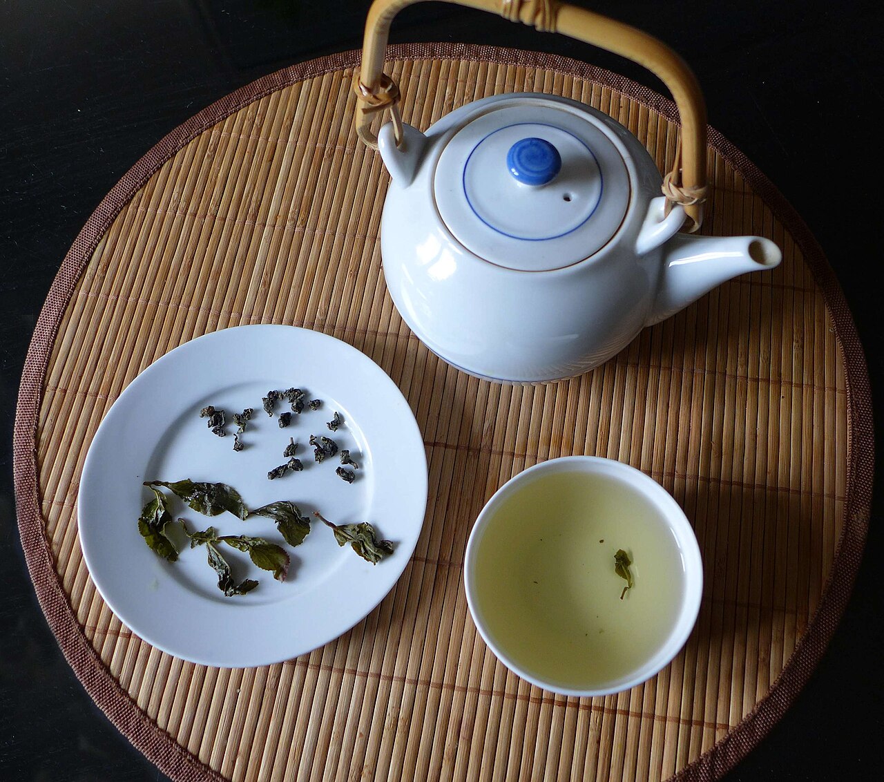 冻顶乌龙干茶与茶汤