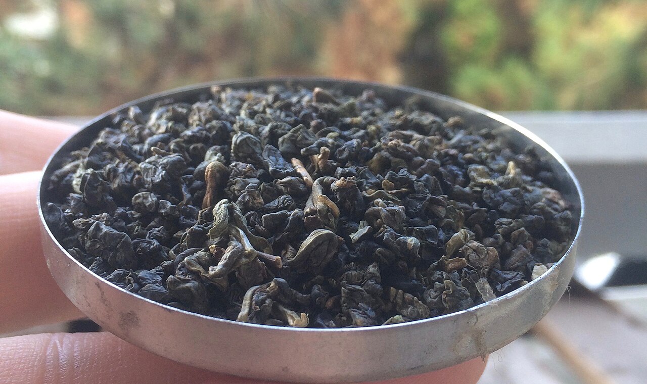 冻顶乌龙干茶与茶汤