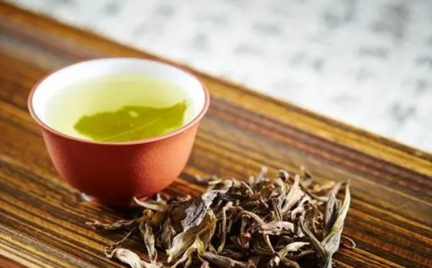 贡眉干茶与茶汤