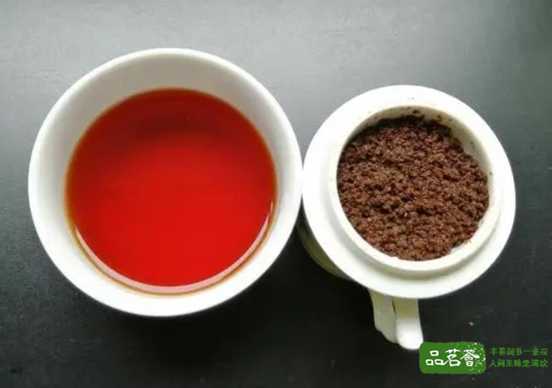 红碎茶颗粒与茶汤