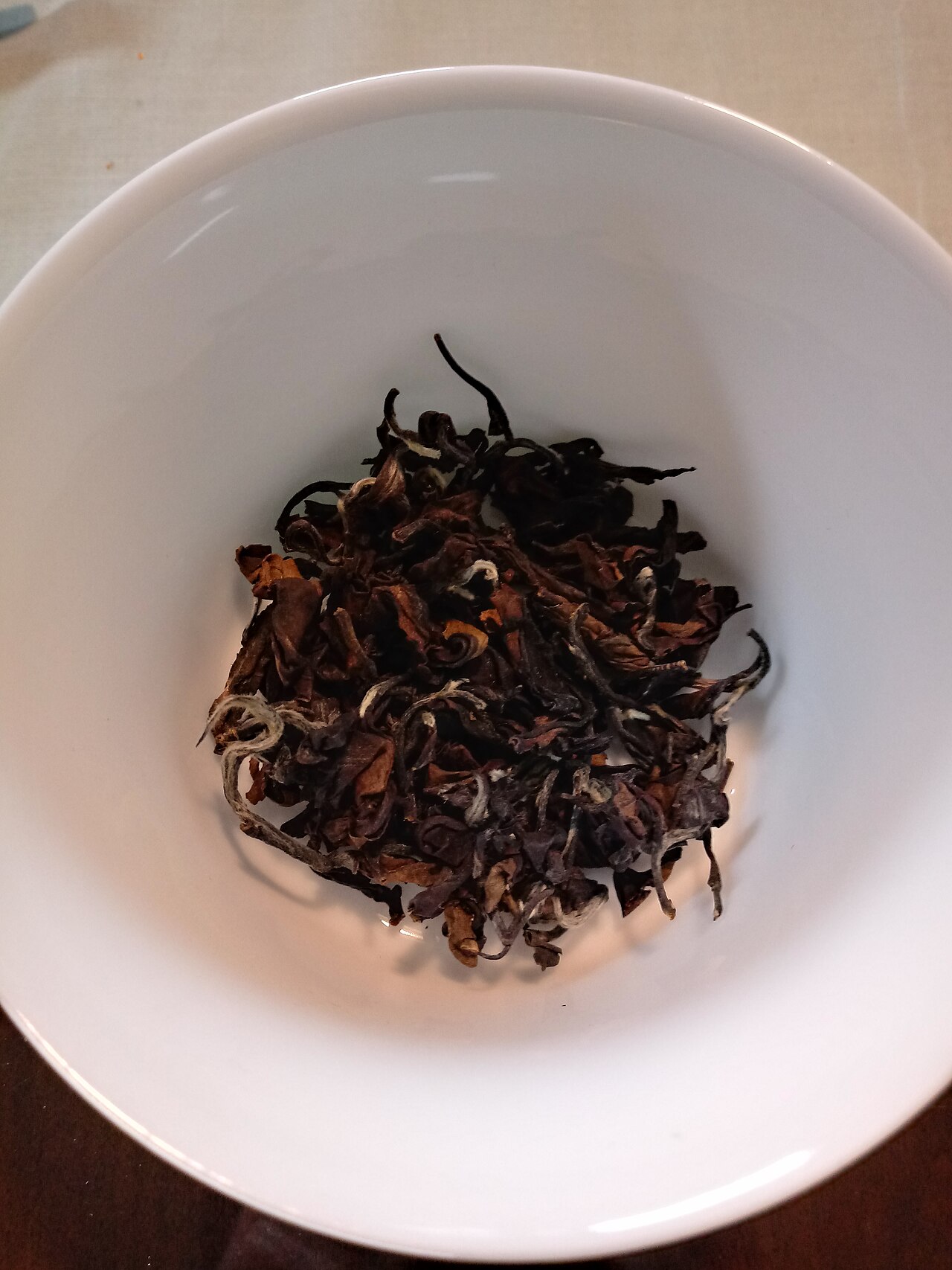 东方美人茶干茶与茶汤实拍