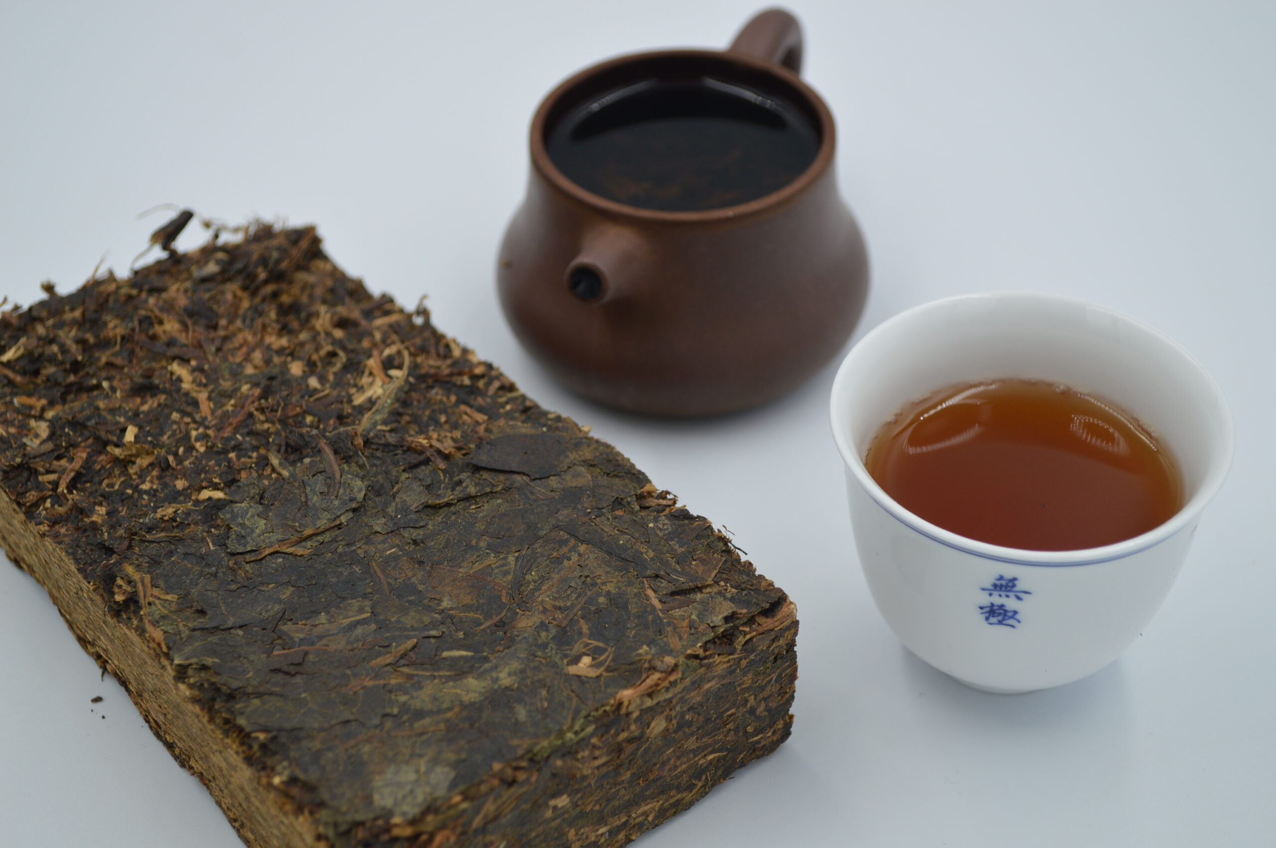 青砖茶砖体与茶汤