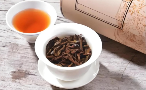 水仙乌龙茶干茶与茶汤