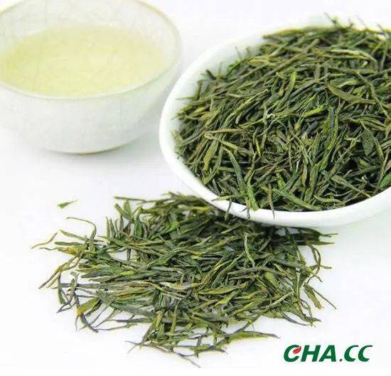 信阳毛尖干茶与茶汤