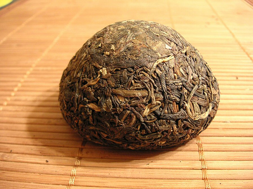 1992年下关沱茶生普，碗臼形紧压茶，色泽乌润