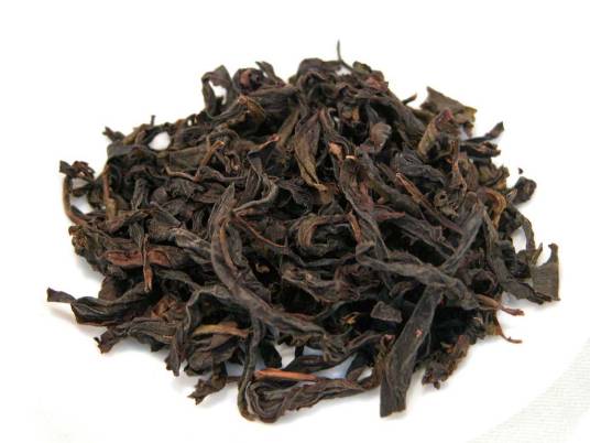 铁罗汉干茶条索与叶底特写